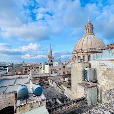 Deluxe One Bedroom Apartment 10 Meters From Valletta Center Bagian luar foto