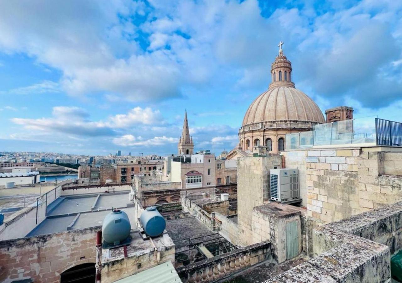 Deluxe One Bedroom Apartment 10 Meters From Valletta Center Bagian luar foto
