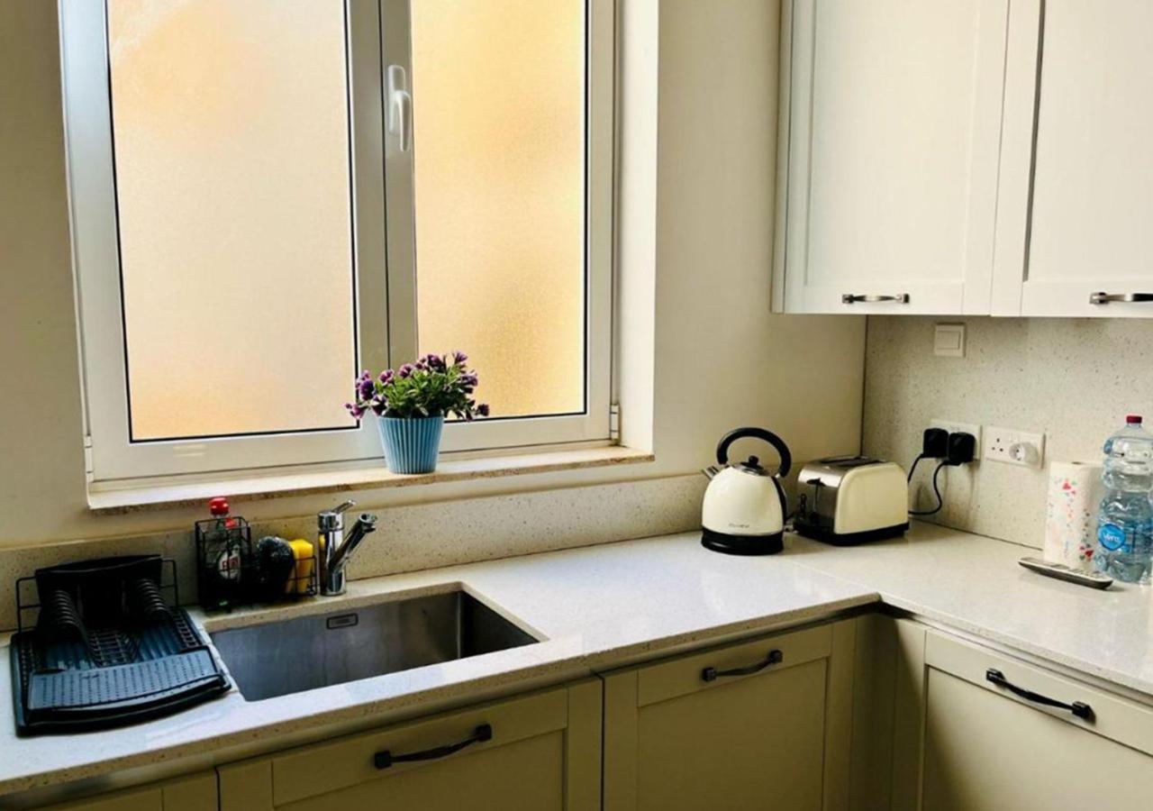 Deluxe One Bedroom Apartment 10 Meters From Valletta Center Bagian luar foto